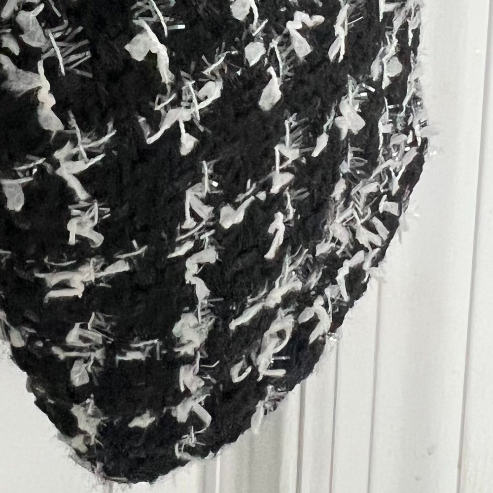 Elegant Black and White Puffer Jacket - Picture 7 of 8